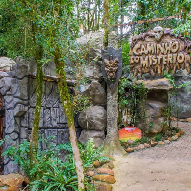 Caminho do Mistério e Casa do Drácula – Parque Terra Mágica Florybal