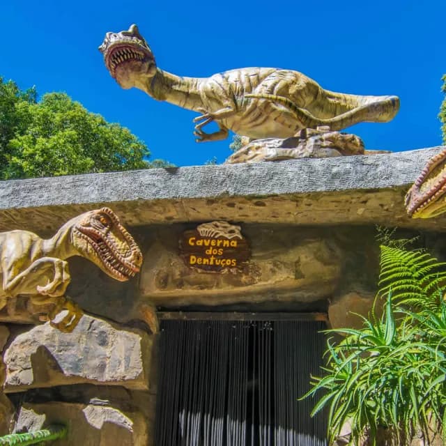 Caverna dos Dentuços – Parque Terra Mágica Florybal